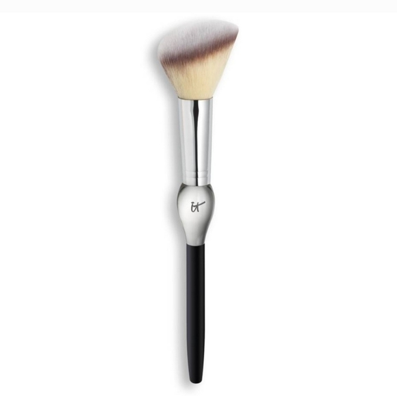 it cosmetics Other - NEW  IT Heavenly Luxe French Boutique Blush Brush